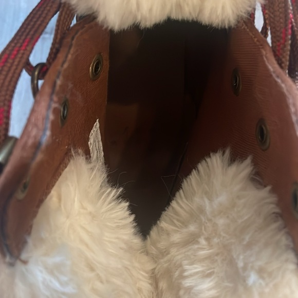 Target faux fur boots size 7 - Picture 12 of 15